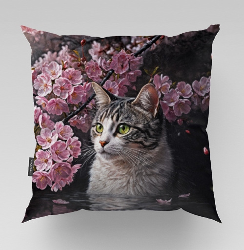 Фотография футболки Cat in sakura – Полосатый кот среди розовых лепестков Кот сакура вишня