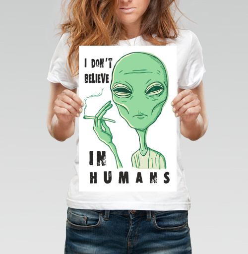 Фотография футболки Футболка «I DON’T BELIEVE IN HUMANS» с графикой пришельца