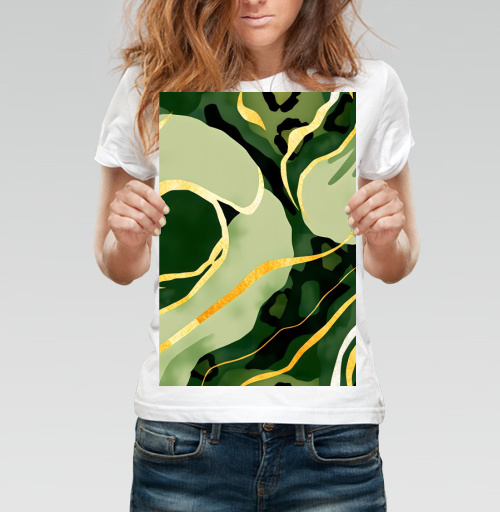 Фотография футболки Золотые изгибы на зеленом анималистичном фоне / Golden curves on green animal background