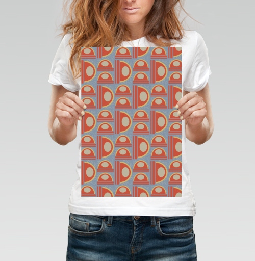 Фотография футболки Геометрический узор красный и синий с абстрактными формами