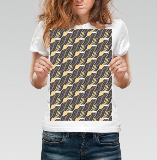 Фотография футболки Abstract wave pattern / Абстрактный орнамент бежевый угольный узор