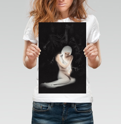 Фотография футболки Защитный свет: женщина с хорьком в темноте