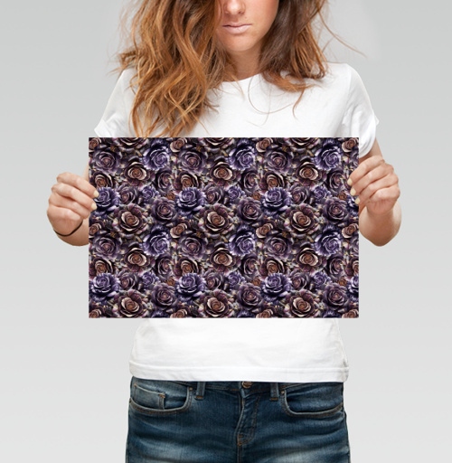 Фотография футболки Purple Rose Pattern – Темно-фиолетовые розы создают изысканный цветочный паттерн
