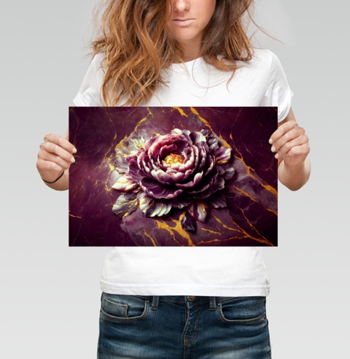 Фотография футболки Golden Marble Peony – Золотой мраморный пион на фоне декоративного изделия