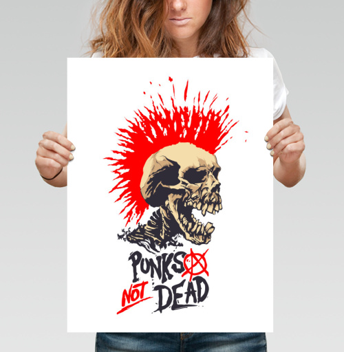 Фотография футболки Агрессивный череп с красным ирокезом «Punks Not Dead»
