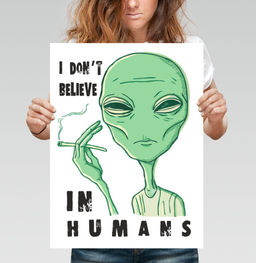 Фотография футболки Футболка «I DON’T BELIEVE IN HUMANS» с графикой пришельца