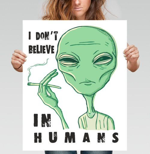 Фотография футболки Футболка «I DON’T BELIEVE IN HUMANS» с графикой пришельца