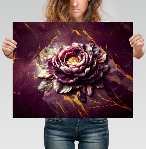 Фотография футболки Golden Marble Peony – Золотой мраморный пион на фоне декоративного изделия