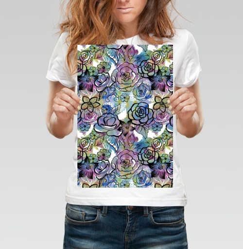 Фотография футболки Паттерн с цветами, разноцветным фоном и черными контурами