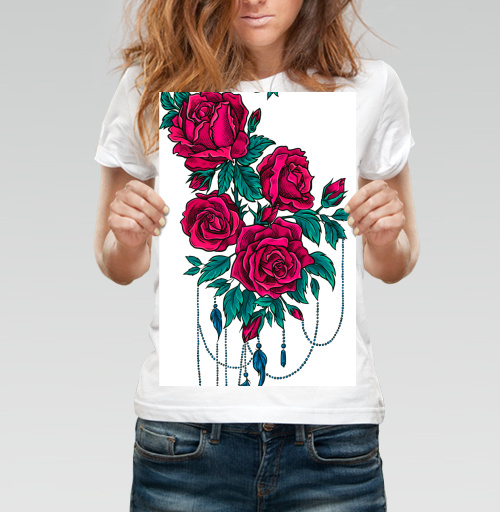 Фотография футболки Розы с подвесками нежная красота и элегантность