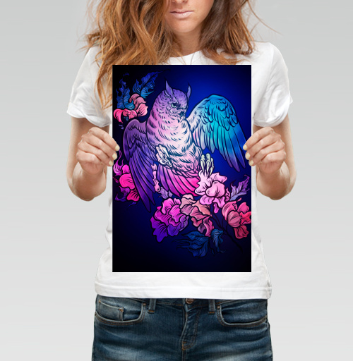 Фотография футболки Современная сказочная сова в ярких цветах на цветах