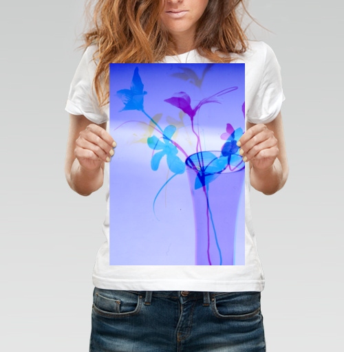 Фотография футболки Цветы в синей вазе
