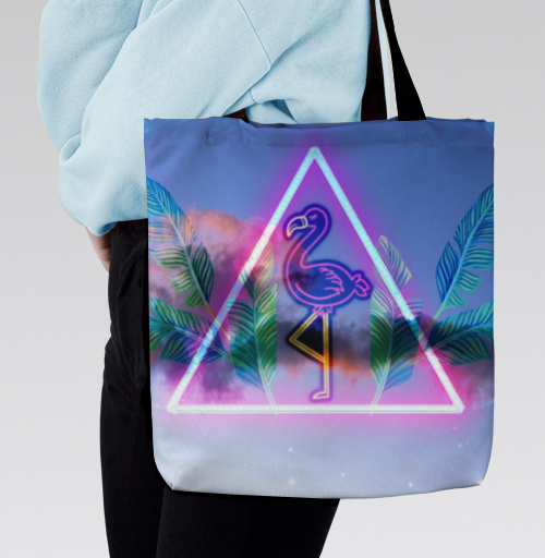 Фотография футболки Неоновый фламинго с листьями в яркой неоновой треугольной рамке