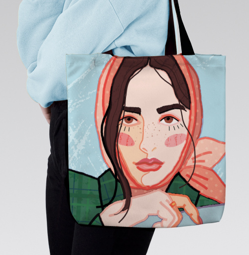 Фотография футболки Девушка в клетчатом пальто