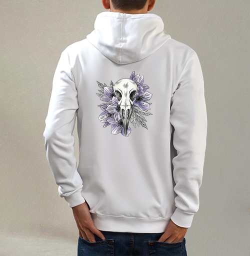 Фотография футболки Череп ворона с морозником нежность природы смерти