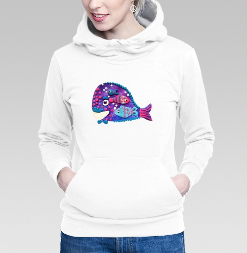 Фотография футболки Кит с рыбками внутри в технике пластилин